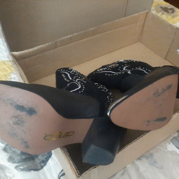 Boots - Picture 2 of 6